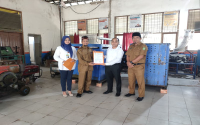Penyerahan Hibah Mesin Genset dari BPRS Sari Madu Bangkinang kepada SMK Negeri 1 Bangkinang