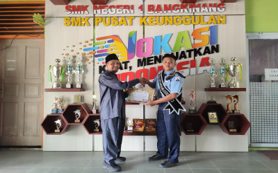Nofri Raih Penghargaan Siswa Terbaik sebagai Motivator dan Inspirator Nasional