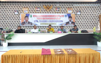 Penandatanganan MoU dan Penyelarasan Kurikulum Bersama DUDIKA di SMK Negeri 1 Bangkinang