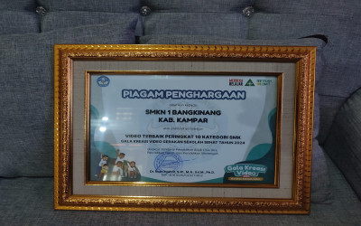 SMK Negeri 1 Bangkinang berhasil meraih peringkat ke-10 dari total 223 peserta tingkat SMK se-Indonesia dalam rangka Gala Kreasi Video Gerakan Sekolah Sehat 2024.
